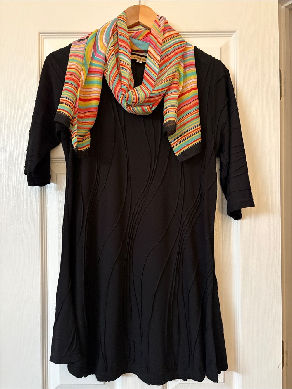 Black Textured Wave Tunic Top - Brand Unspecified